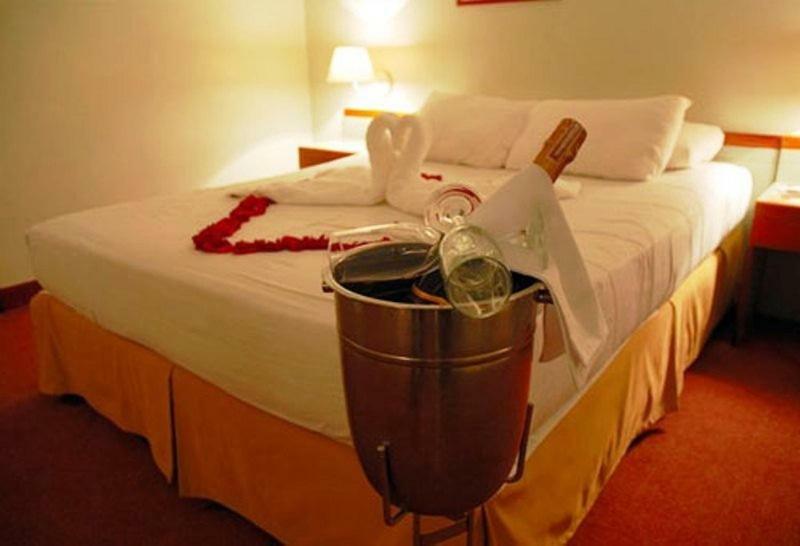 Hotel Cristina Suites Puerto La Cruz Habitación foto